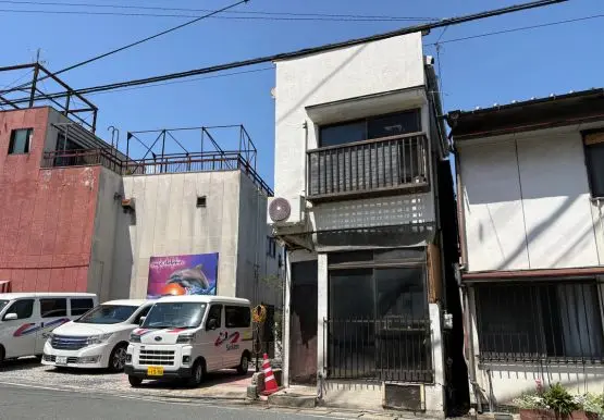 超狭小住宅の解体工事。