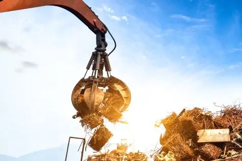 工場や現場からのスクラップ引き取り作業